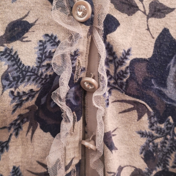 Women's twelve by twelve sweater, size small - Picture 2 of 5